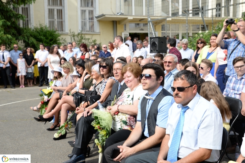 Az ÉVISZ végzőseinek ballagása - fotó Trifonov Éva