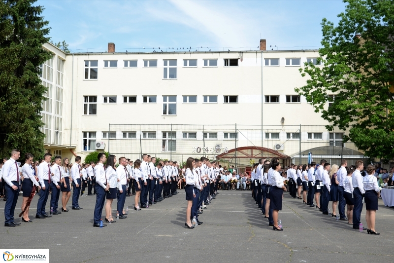 Az ÉVISZ végzőseinek ballagása - fotó Trifonov Éva