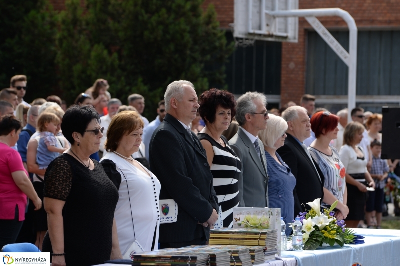 Az ÉVISZ végzőseinek ballagása - fotó Trifonov Éva