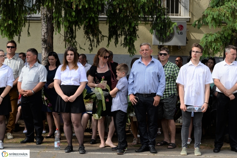 Az ÉVISZ végzőseinek ballagása - fotó Trifonov Éva