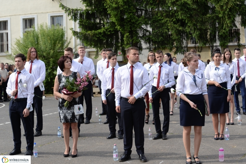 Az ÉVISZ végzőseinek ballagása - fotó Trifonov Éva