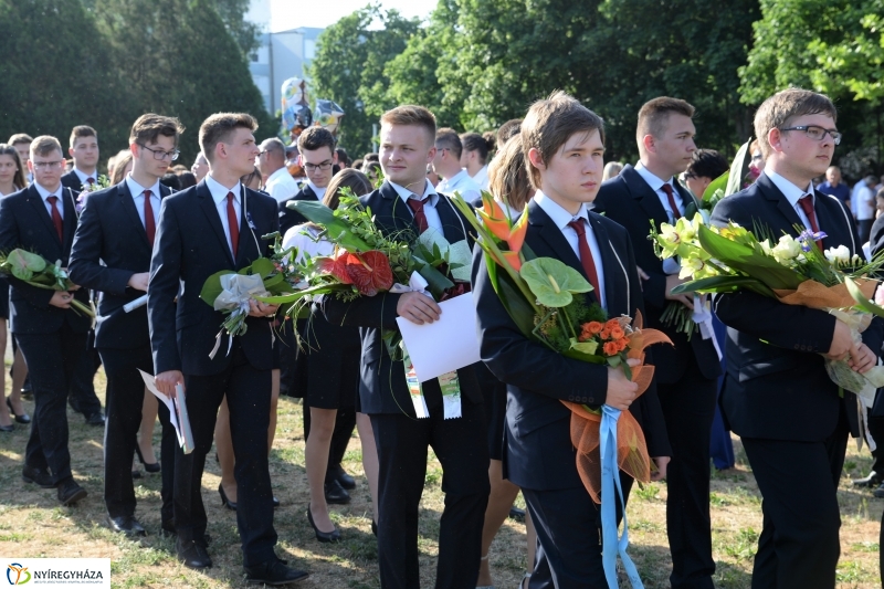 Ballagás a Krúdy Gyula Gimnáziumban - fotó Trifonov Éva