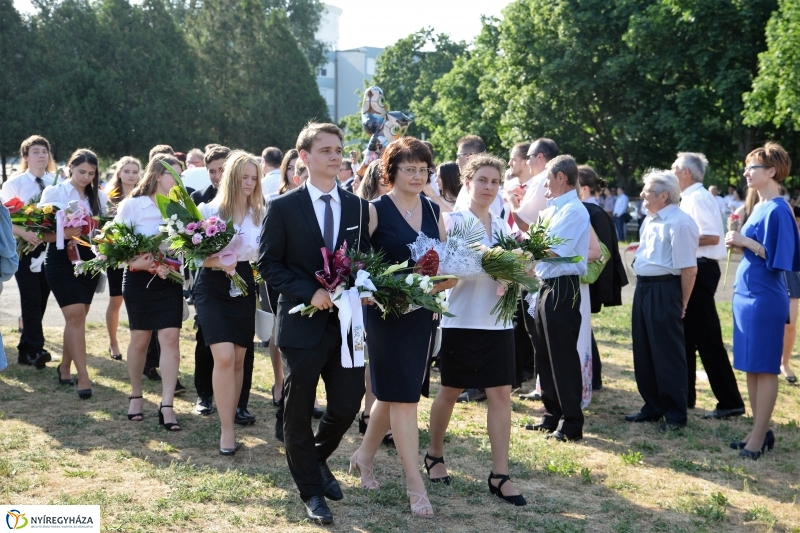 Ballagás a Krúdy Gyula Gimnáziumban - fotó Trifonov Éva