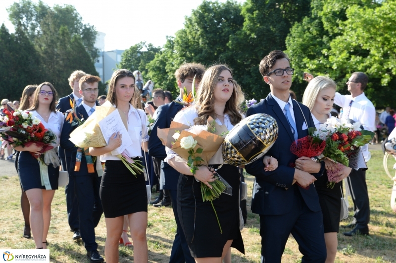 Ballagás a Krúdy Gyula Gimnáziumban - fotó Trifonov Éva