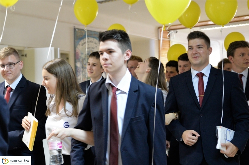 Ballagás a Krúdy Gyula Gimnáziumban - fotó Trifonov Éva