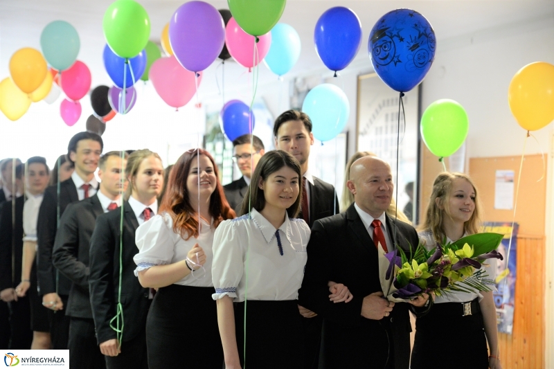 Ballagás a Krúdy Gyula Gimnáziumban - fotó Trifonov Éva