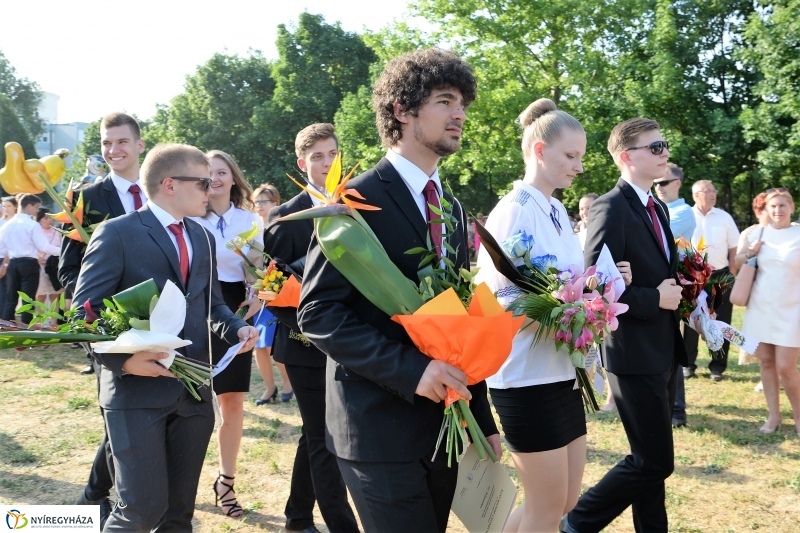 Ballagás a Krúdy Gyula Gimnáziumban - fotó Trifonov Éva