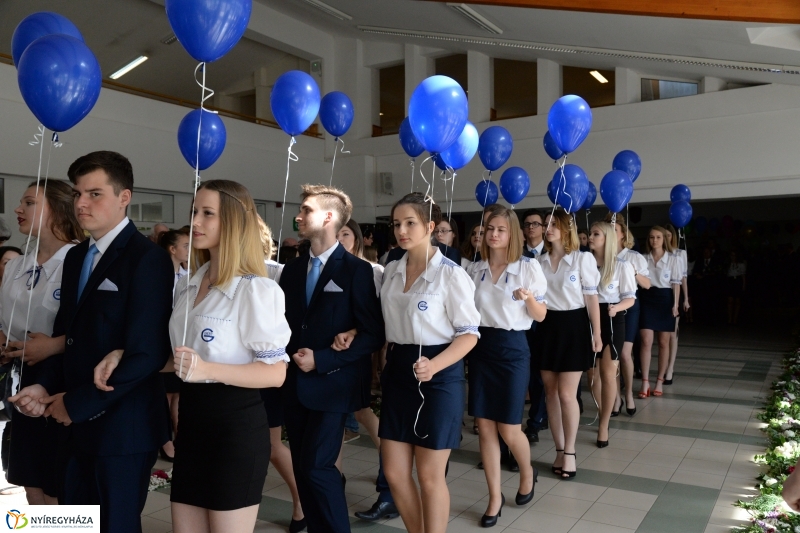 Ballagás a Krúdy Gyula Gimnáziumban - fotó Trifonov Éva
