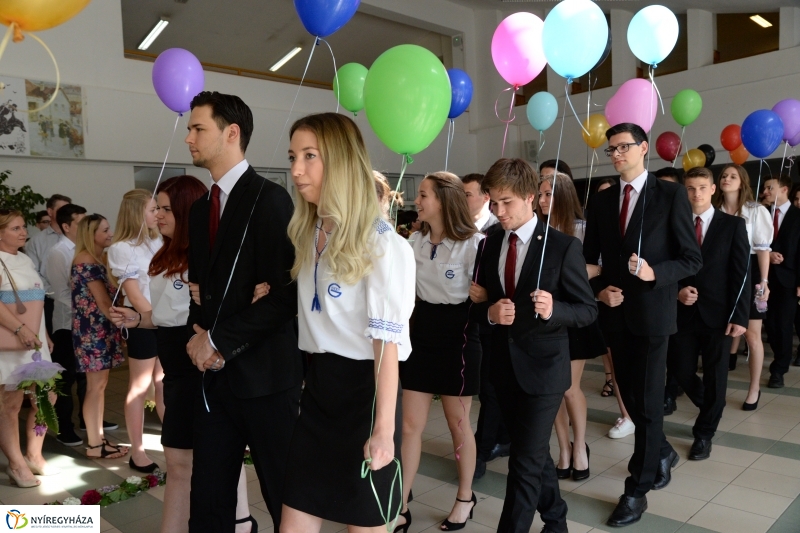 Ballagás a Krúdy Gyula Gimnáziumban - fotó Trifonov Éva