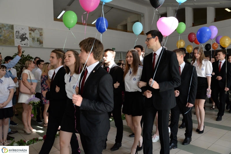 Ballagás a Krúdy Gyula Gimnáziumban - fotó Trifonov Éva
