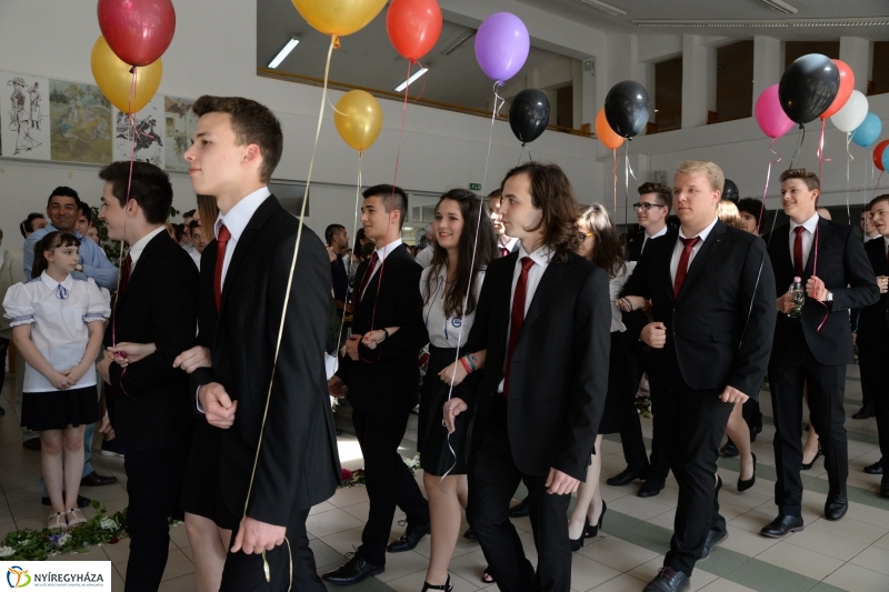 Ballagás a Krúdy Gyula Gimnáziumban - fotó Trifonov Éva