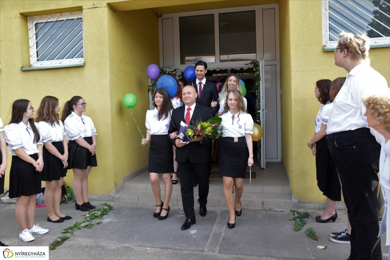 Ballagás a Krúdy Gyula Gimnáziumban - fotó Trifonov Éva