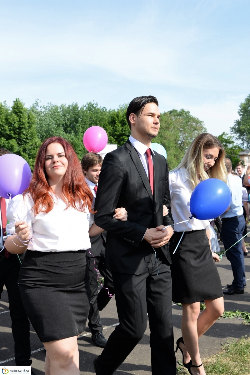 Ballagás a Krúdy Gyula Gimnáziumban - fotó Trifonov Éva