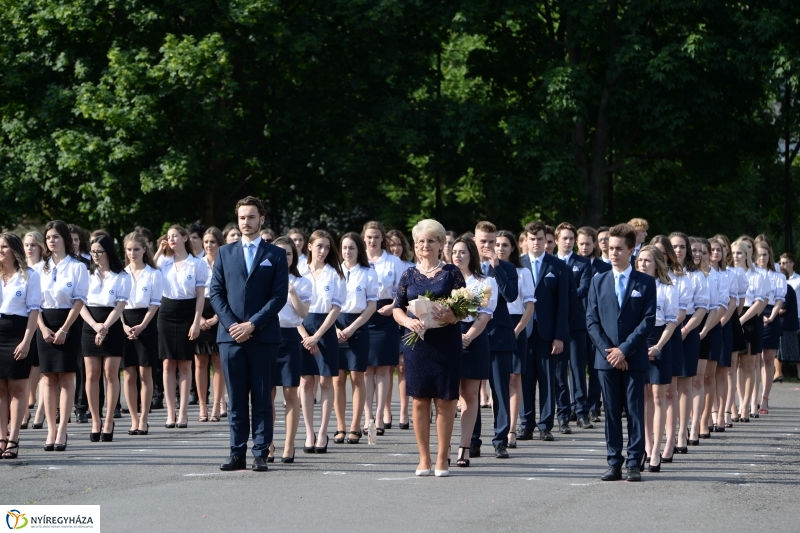 Ballagás a Krúdy Gyula Gimnáziumban - fotó Trifonov Éva