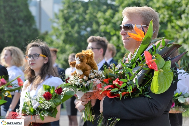 Ballagás a Krúdy Gyula Gimnáziumban - fotó Trifonov Éva