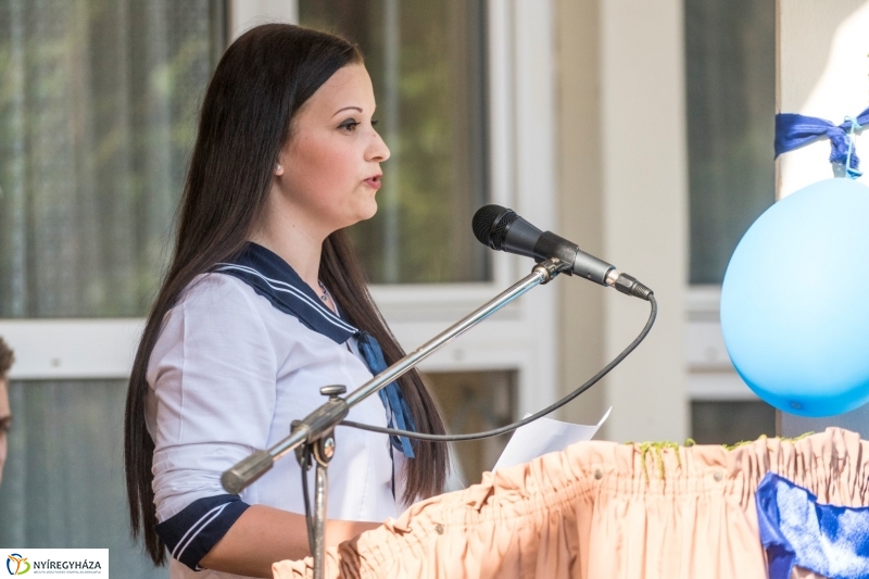 Ballagás a Zay Anna Gimnáziumban 1. - fotó: Kohut Árpád