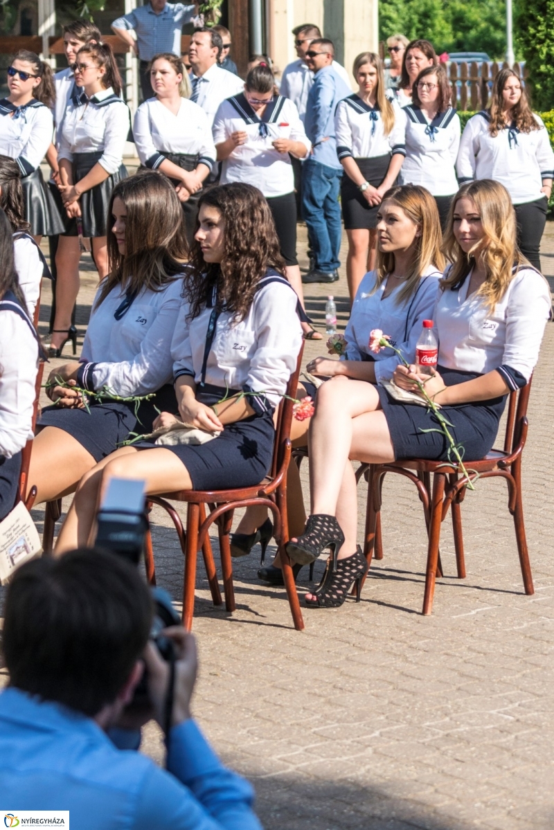 Ballagás a Zay Anna Gimnáziumban 2. - fotó: Kohut Árpád