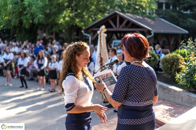 Ballagás a Zay Anna Gimnáziumban 2. - fotó: Kohut Árpád
