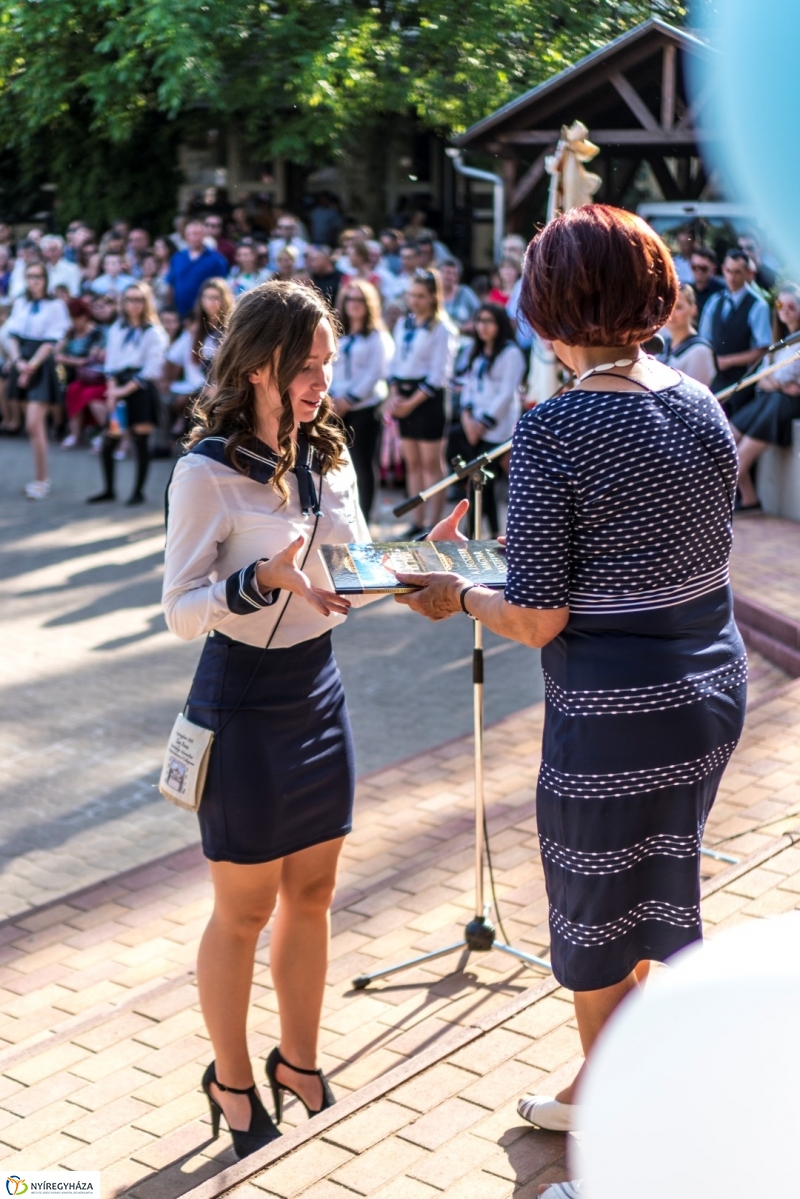 Ballagás a Zay Anna Gimnáziumban 2. - fotó: Kohut Árpád