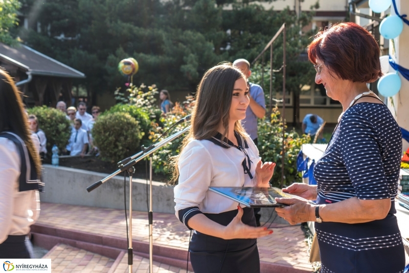 Ballagás a Zay Anna Gimnáziumban 2. - fotó: Kohut Árpád