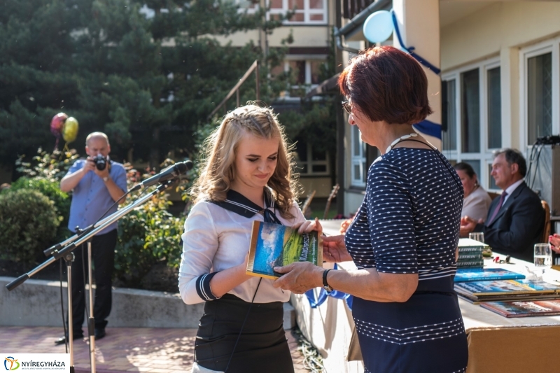 Ballagás a Zay Anna Gimnáziumban 2. - fotó: Kohut Árpád