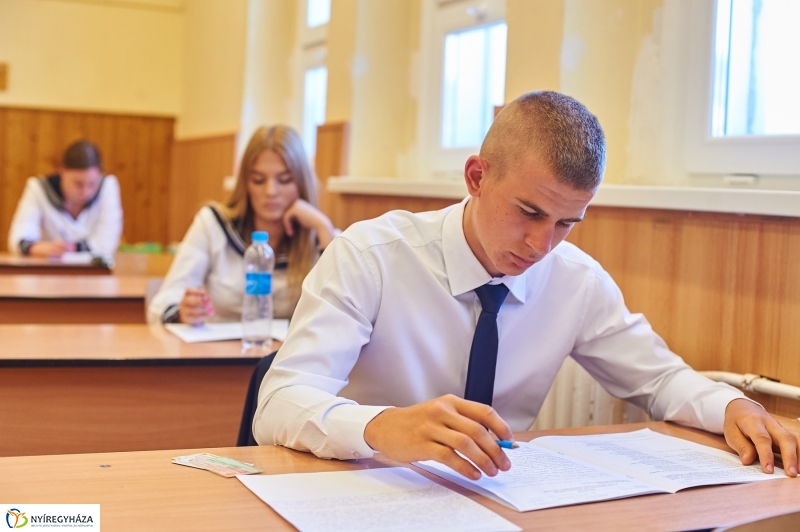 Elkezdődött az érettségi - fotó Szarka Lajos