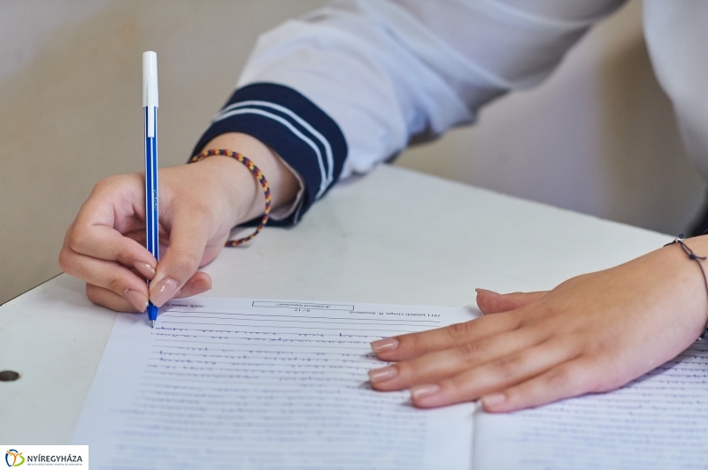 Elkezdődött az érettségi - fotó Szarka Lajos