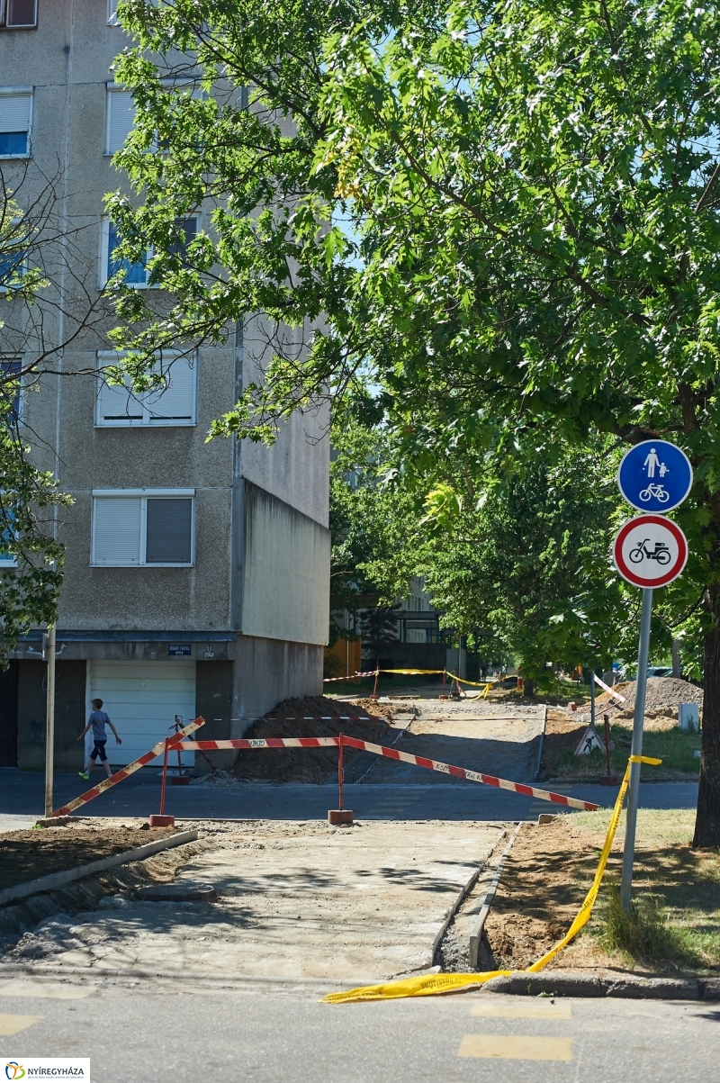 Helyszíni szemle a Korányi utcán - fotó Szarka Lajos