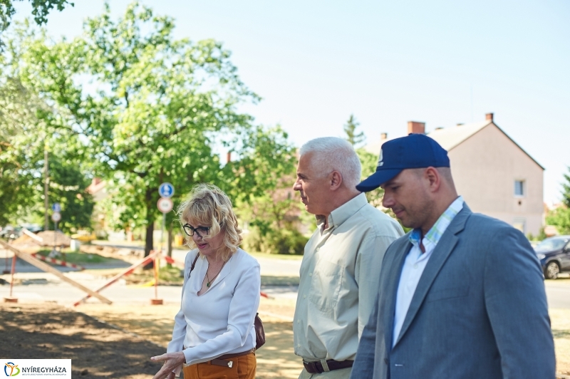 Helyszíni szemle a Korányi utcán - fotó Szarka Lajos