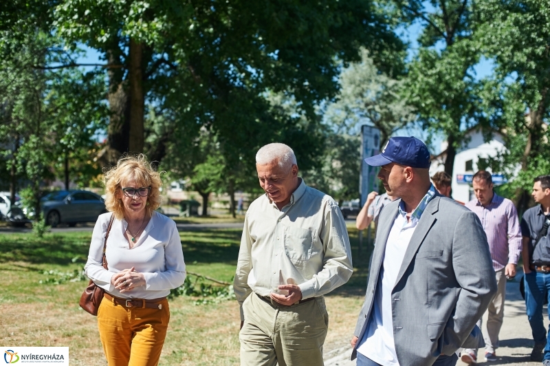 Helyszíni szemle a Korányi utcán - fotó Szarka Lajos