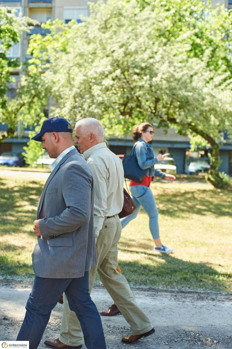 Helyszíni szemle a Korányi utcán - fotó Szarka Lajos