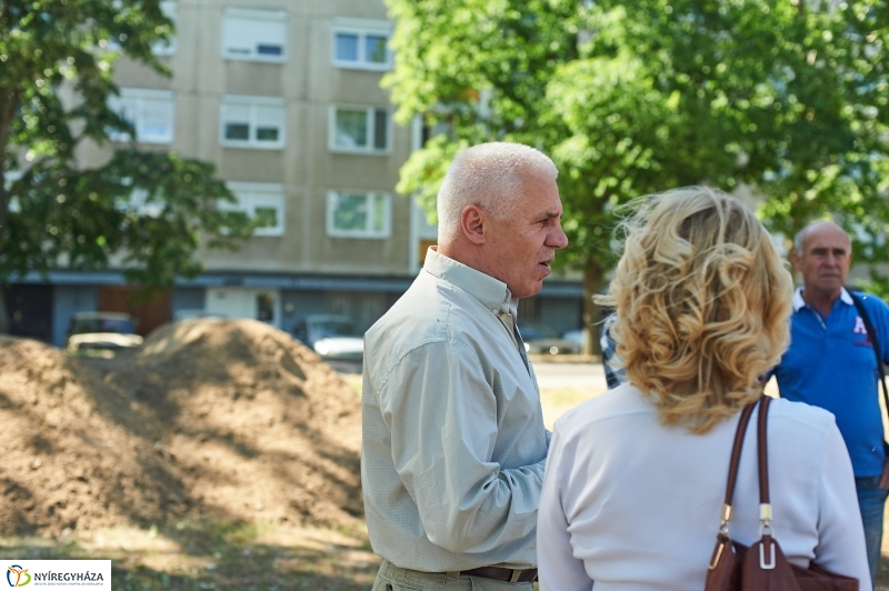 Helyszíni szemle a Korányi utcán - fotó Szarka Lajos