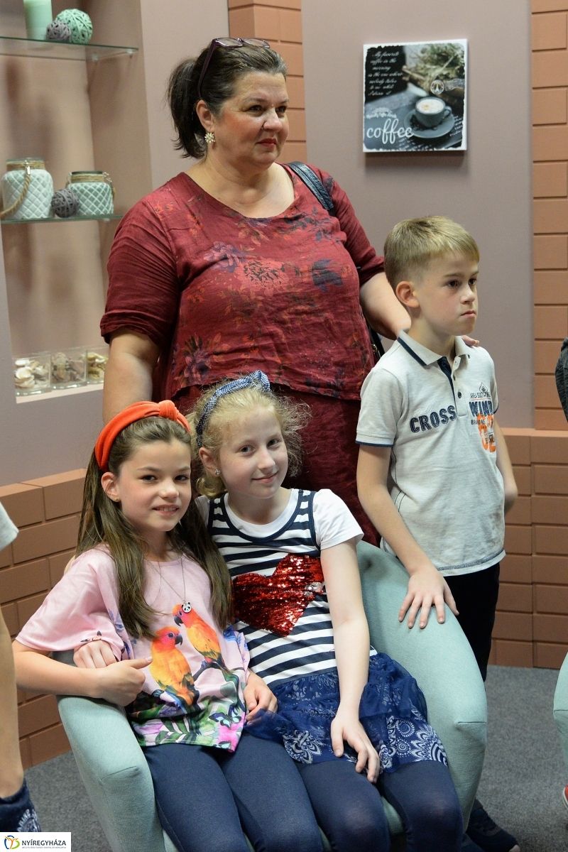 Jókais diákok látogattak a televízió stúdióba - fotó Trifonov Éva