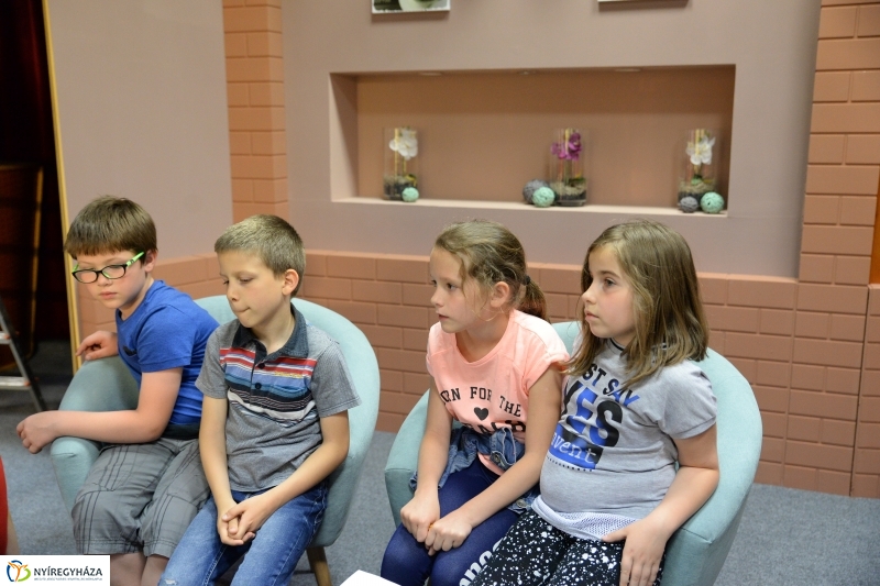 Jókais diákok látogattak a televízió stúdióba - fotó Trifonov Éva