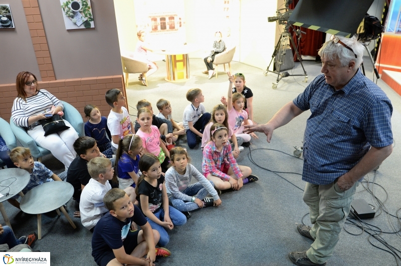 Jókais diákok látogattak a televízió stúdióba - fotó Trifonov Éva