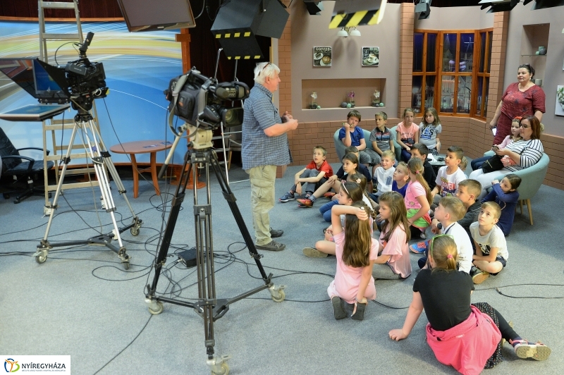 Jókais diákok látogattak a televízió stúdióba - fotó Trifonov Éva