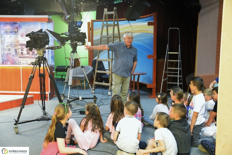 Jókais diákok látogattak a televízió stúdióba - fotó Trifonov Éva