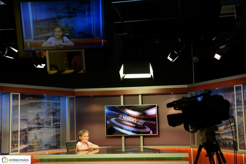 Jókais diákok látogattak a televízió stúdióba - fotó Trifonov Éva