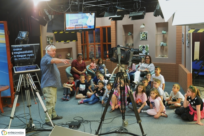 Jókais diákok látogattak a televízió stúdióba - fotó Trifonov Éva