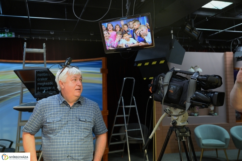 Jókais diákok látogattak a televízió stúdióba - fotó Trifonov Éva