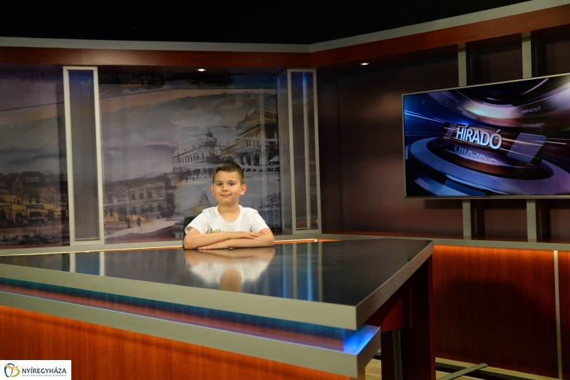 Jókais diákok látogattak a televízió stúdióba - fotó Trifonov Éva