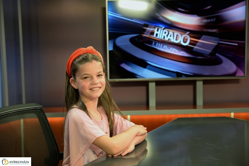 Jókais diákok látogattak a televízió stúdióba - fotó Trifonov Éva