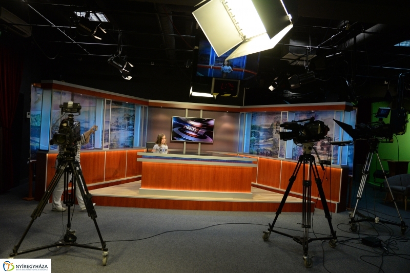 Jókais diákok látogattak a televízió stúdióba - fotó Trifonov Éva