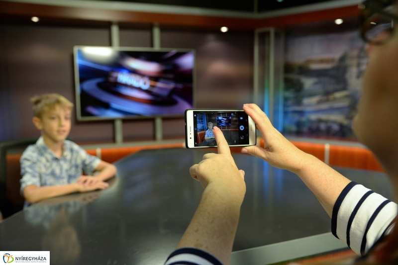 Jókais diákok látogattak a televízió stúdióba - fotó Trifonov Éva