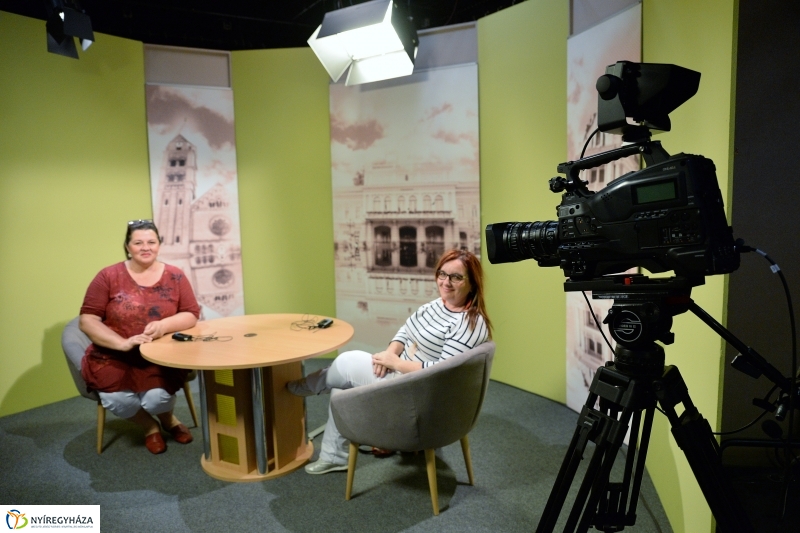 Jókais diákok látogattak a televízió stúdióba - fotó Trifonov Éva