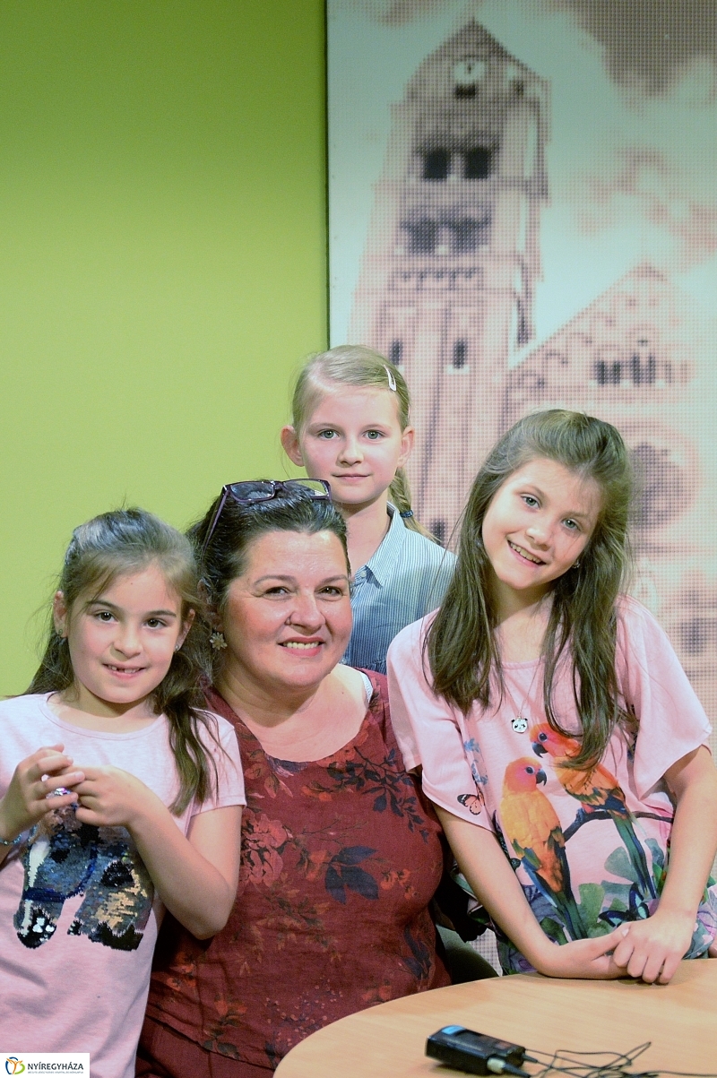 Jókais diákok látogattak a televízió stúdióba - fotó Trifonov Éva