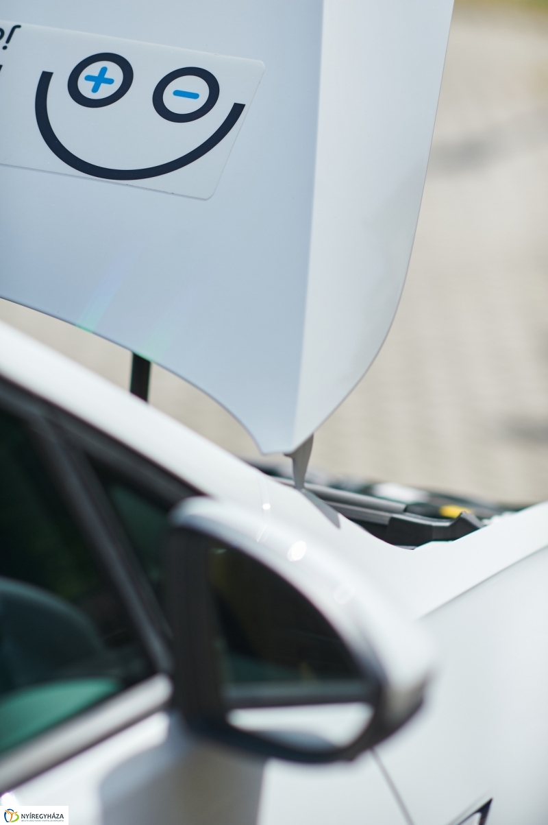 Elektromos autók a Kormányhivatalnál - fotó Szarka Lajos
