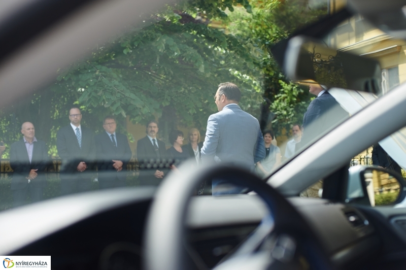 Elektromos autók a Kormányhivatalnál - fotó Szarka Lajos