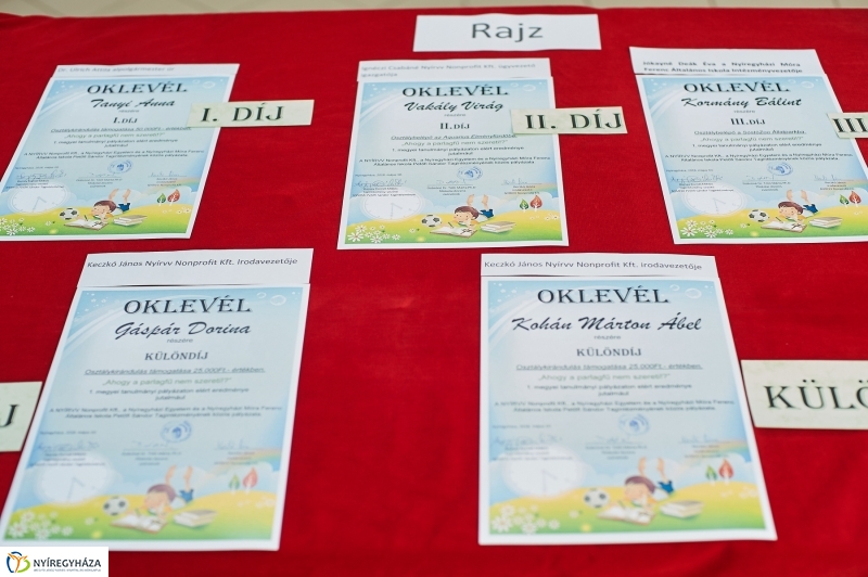 Rajz pályázat eredményhirdetése a Petőfi iskolában- fotó Szarka Lajos