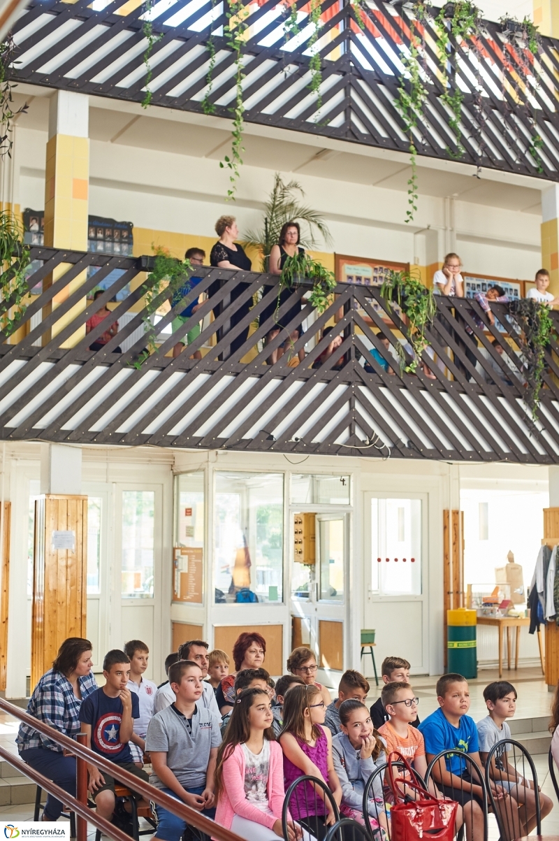 Rajz pályázat eredményhirdetése a Petőfi iskolában- fotó Szarka Lajos